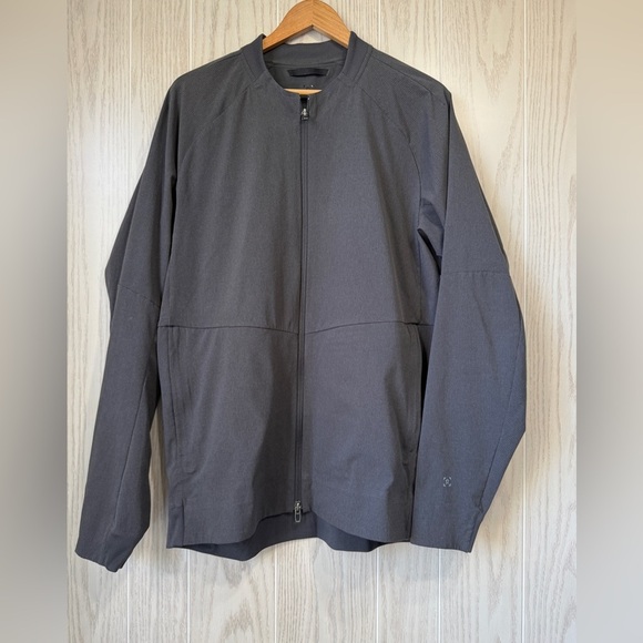 Lululemon Airing Easy Bomber
Graphite Grey Size XL LNC - Picture 5 of 7